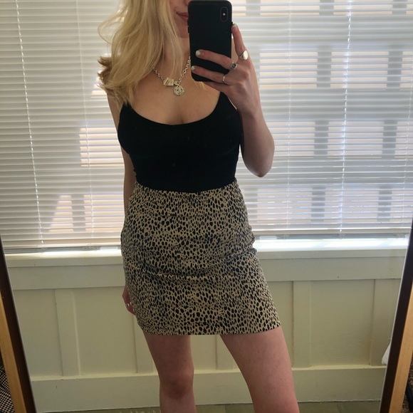 Brandy Melville Phoebe Skirt - Picture 3 of 3